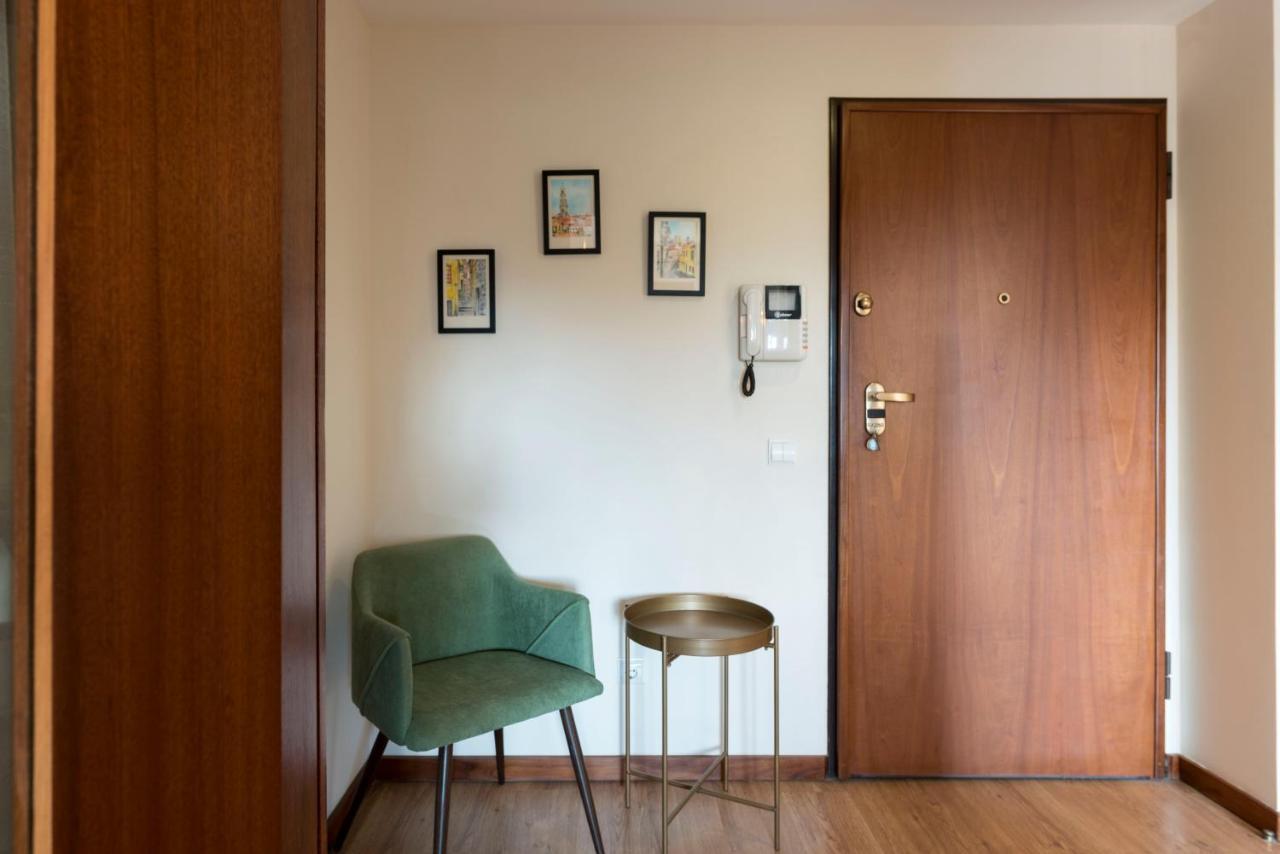 Lovelystay - Homey Feeling Flat W/ Free Parking Porto Exterior foto